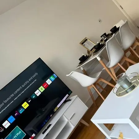 Luxury Penthouse Apartment *